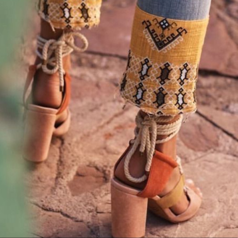 Jeans with cuffs Dm @ellecollection.us on IG